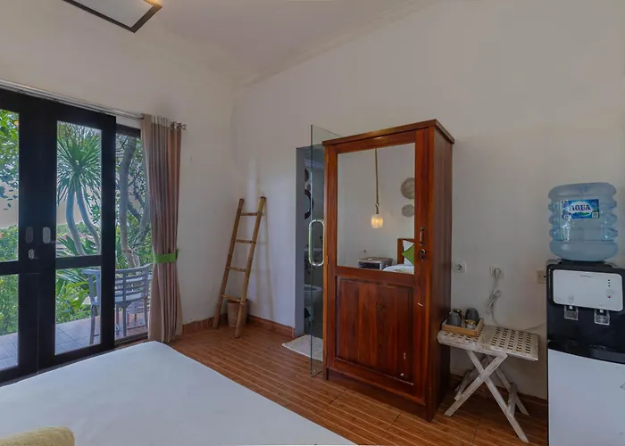 La Village Hill View 3*